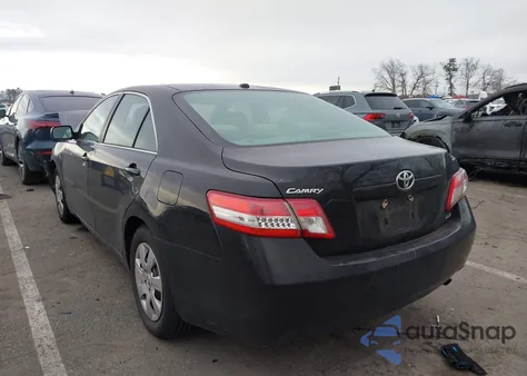 2010 Toyota Camry Le z USA, uszkodzony, nr VIN 4T1BF3EK4AU015190